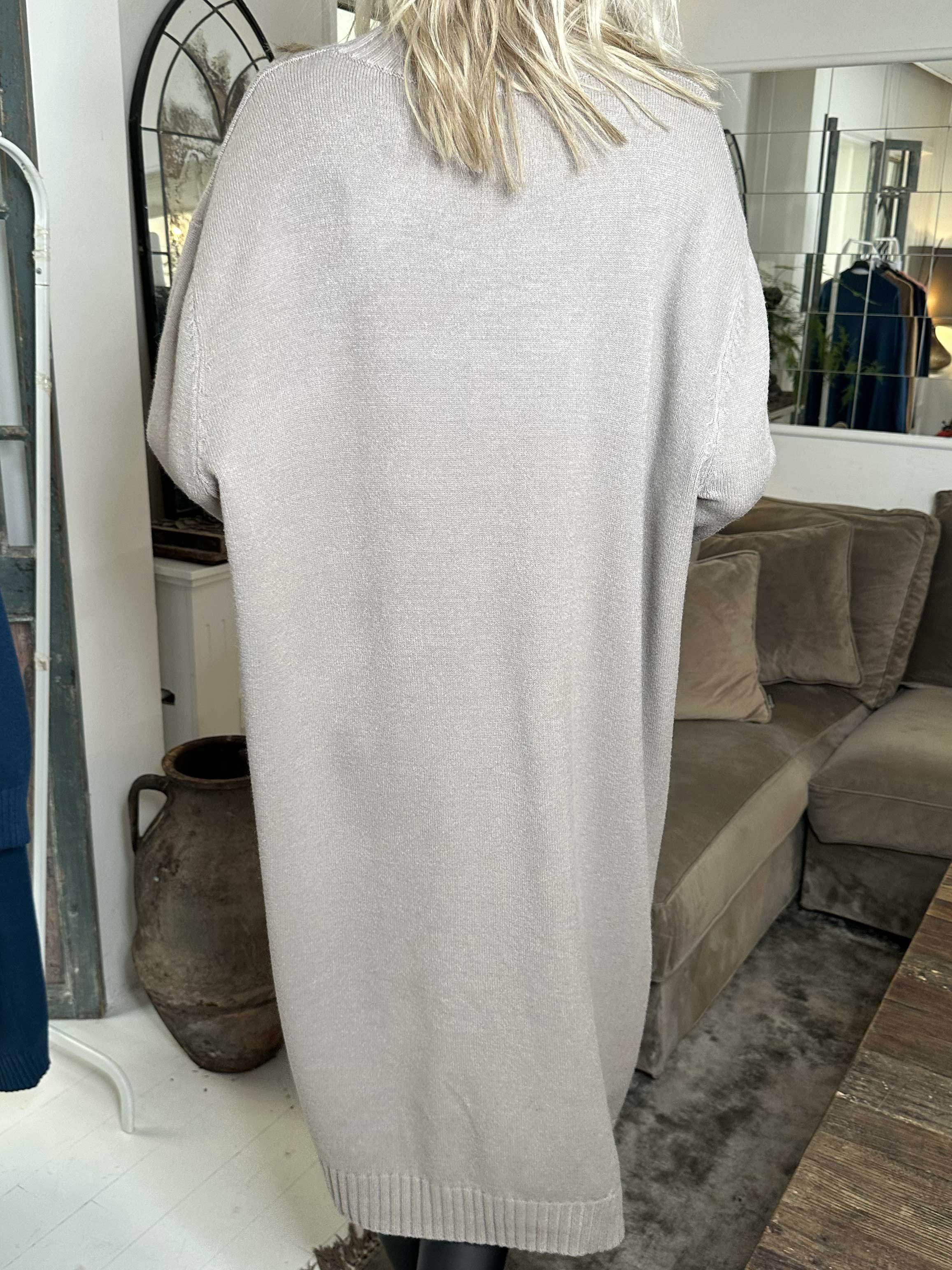 Katia - Snygg mjuk stickad klänning